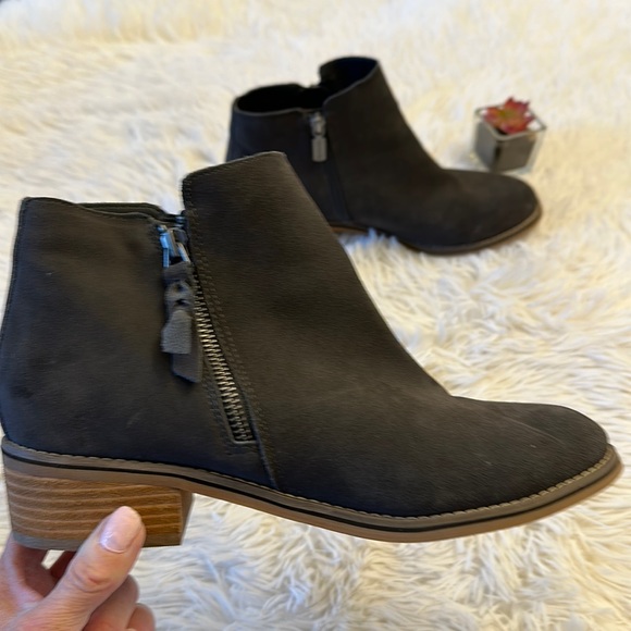Blondo x Revolve Liam black grey leather waterproof ankle bootie women size 10 - Picture 3 of 9